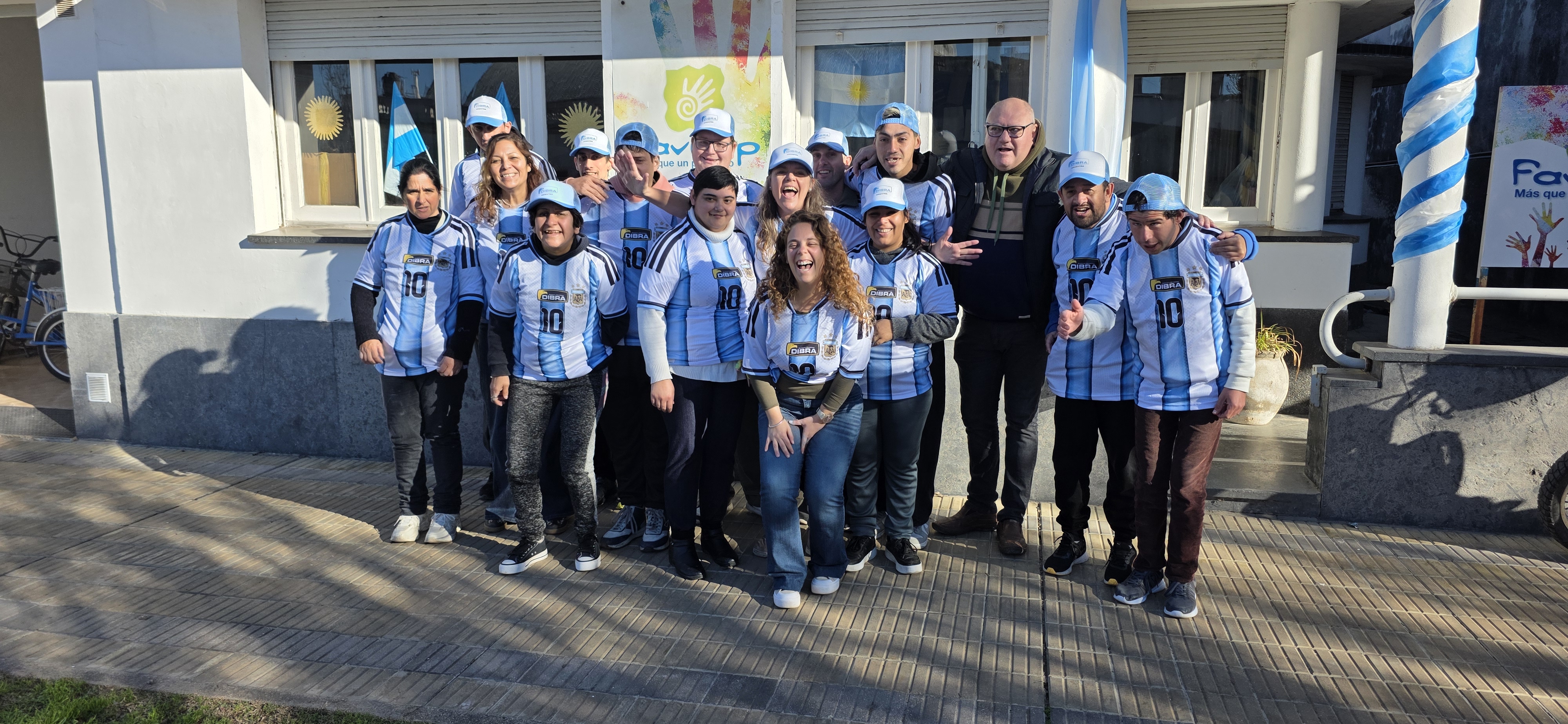 Entregaron remeras de Argentina a integrantes de Favicop